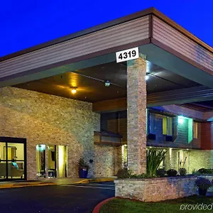 La Quinta By Wyndham Nw Hotel