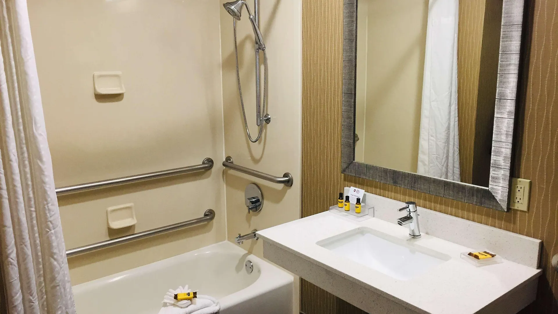 Best Western Plus Portland Airport Hotel & Suites